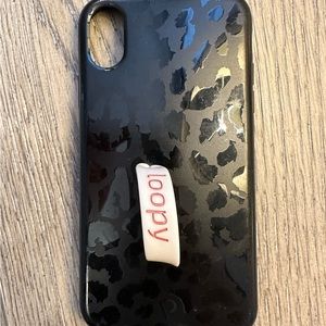 Black leopard loopy case
